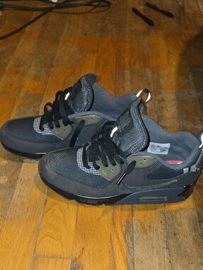 UNDEFEATED x Air Max 90 Black/Charcoal Grey Sneakers